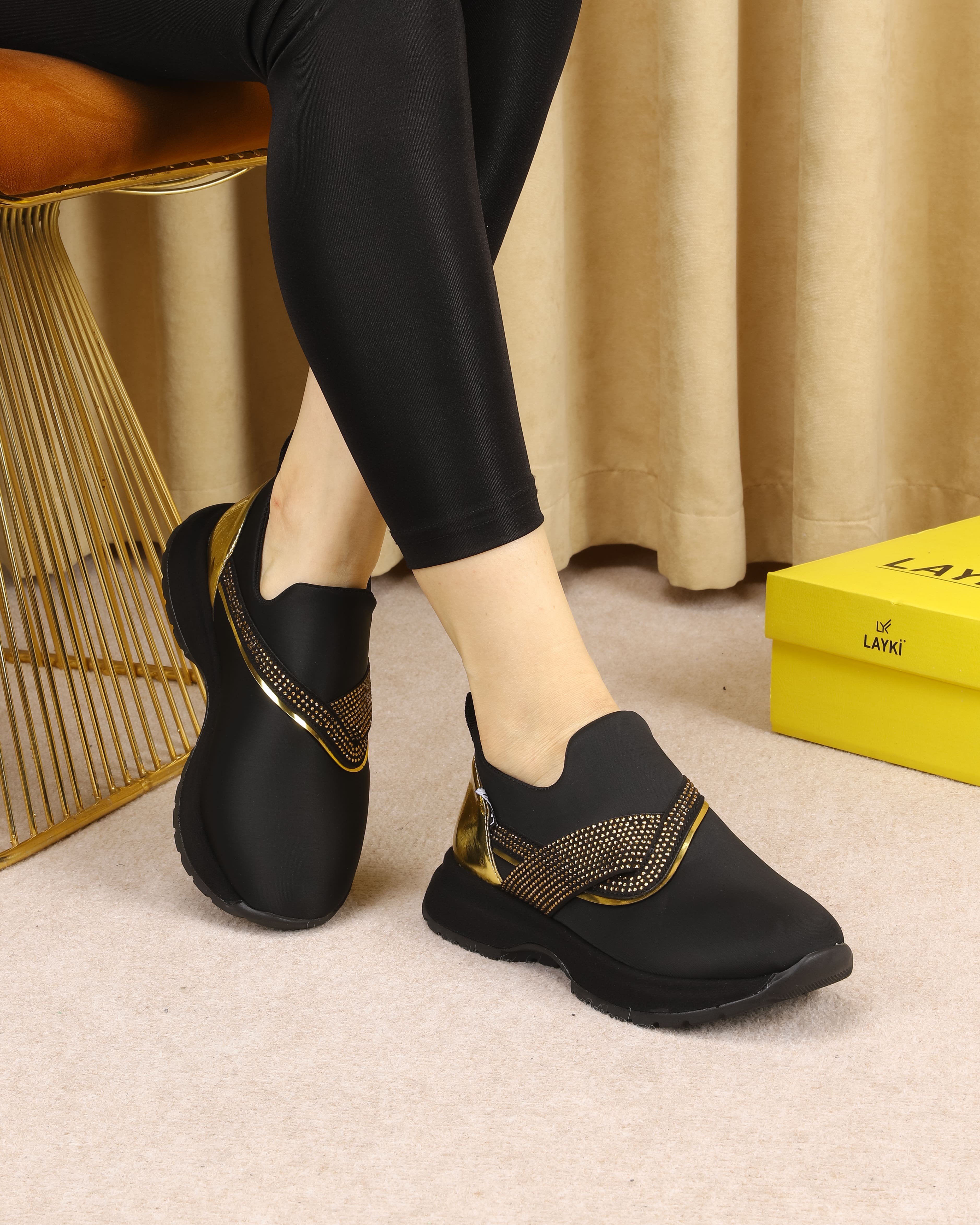 Women's shiny comfort shoes