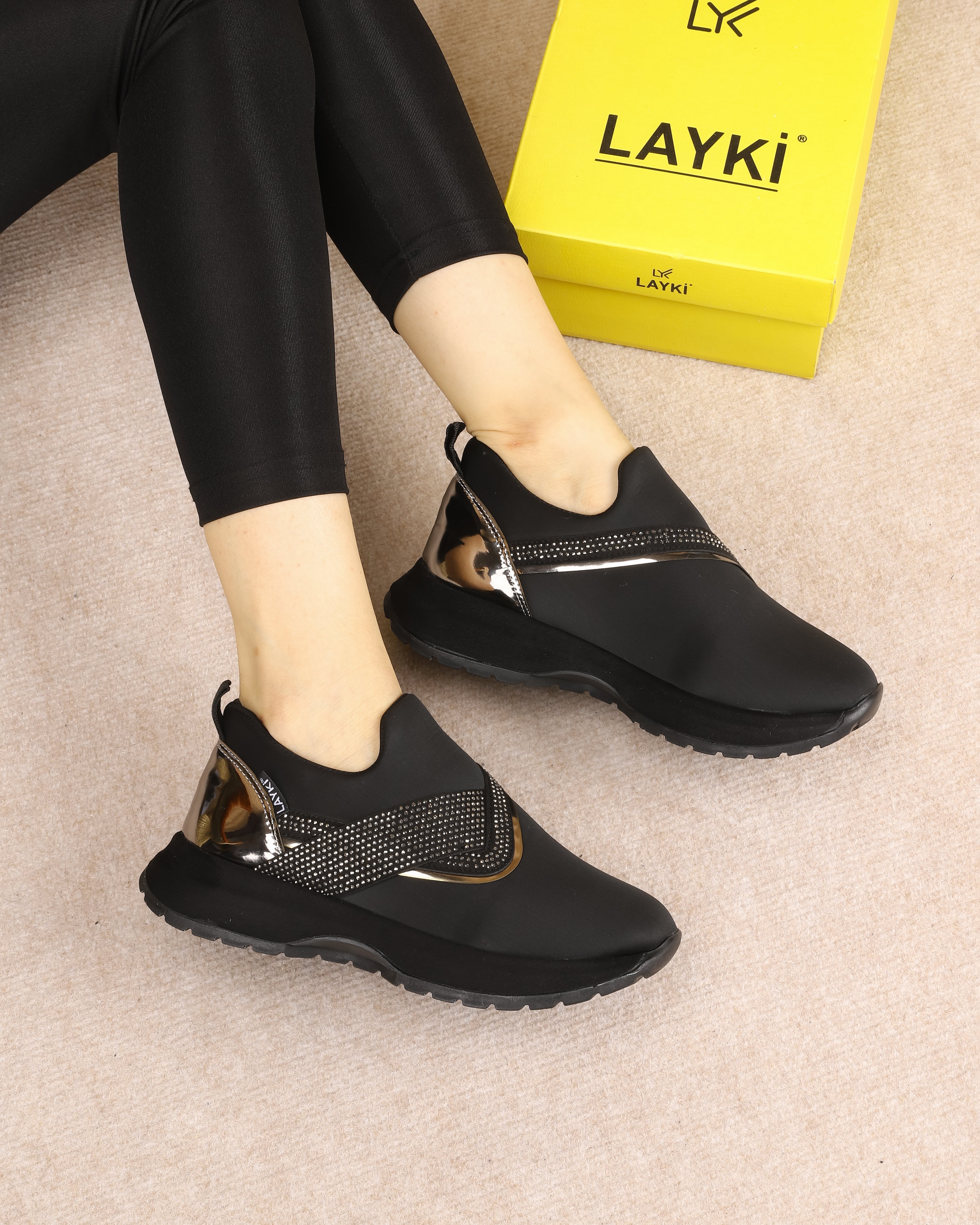 Women's shiny comfort shoes