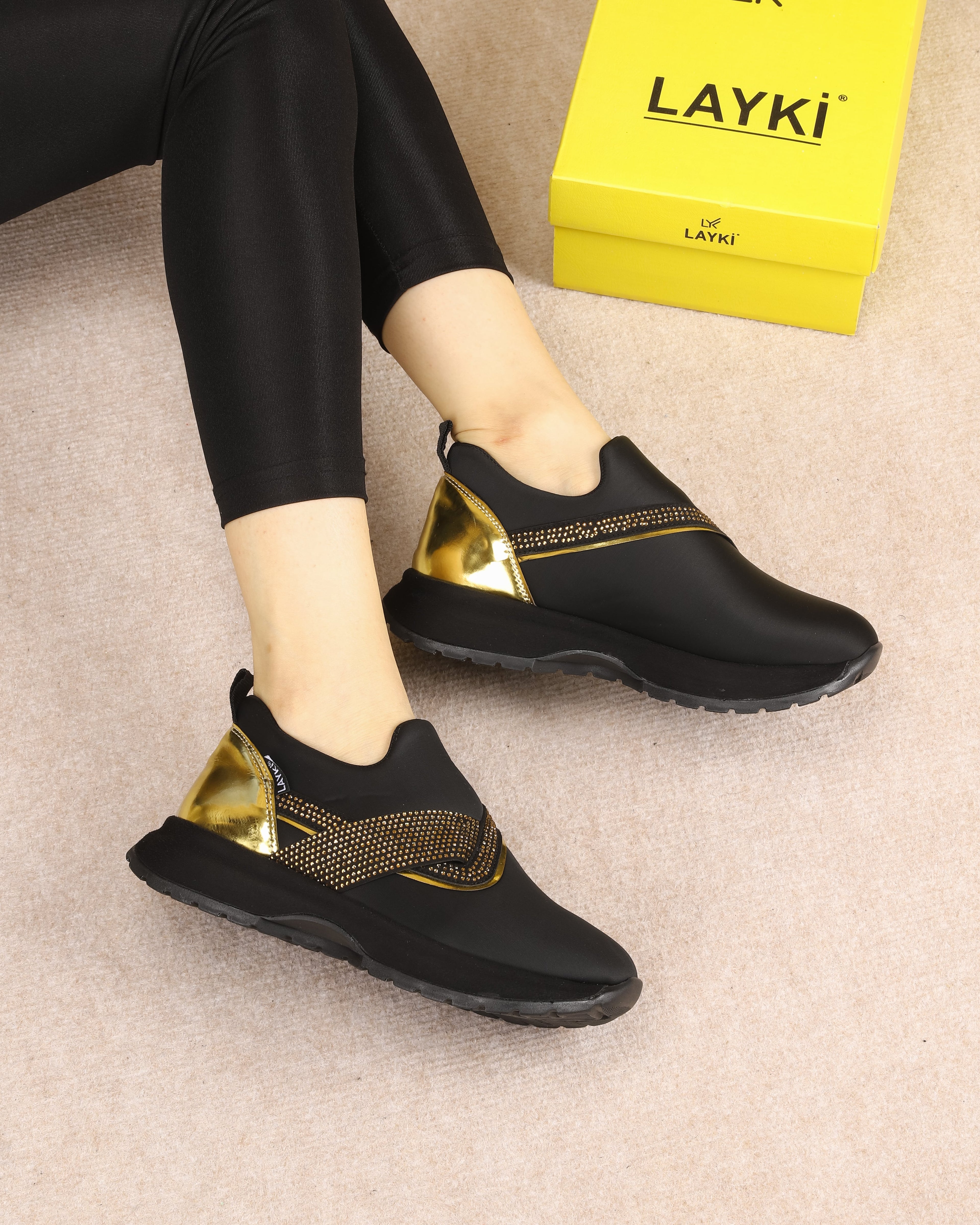 Women's shiny comfort shoes