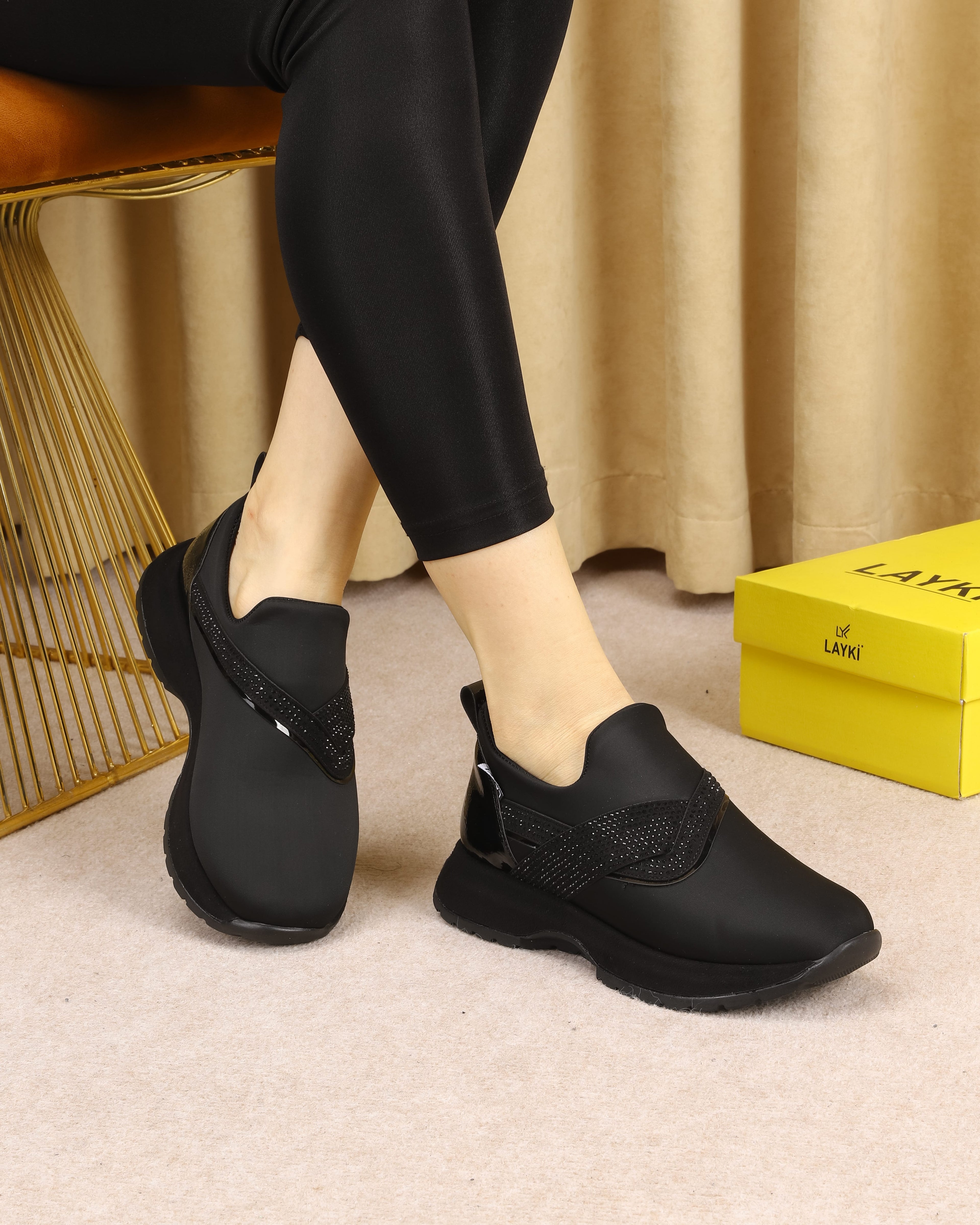 Women's shiny comfort shoes