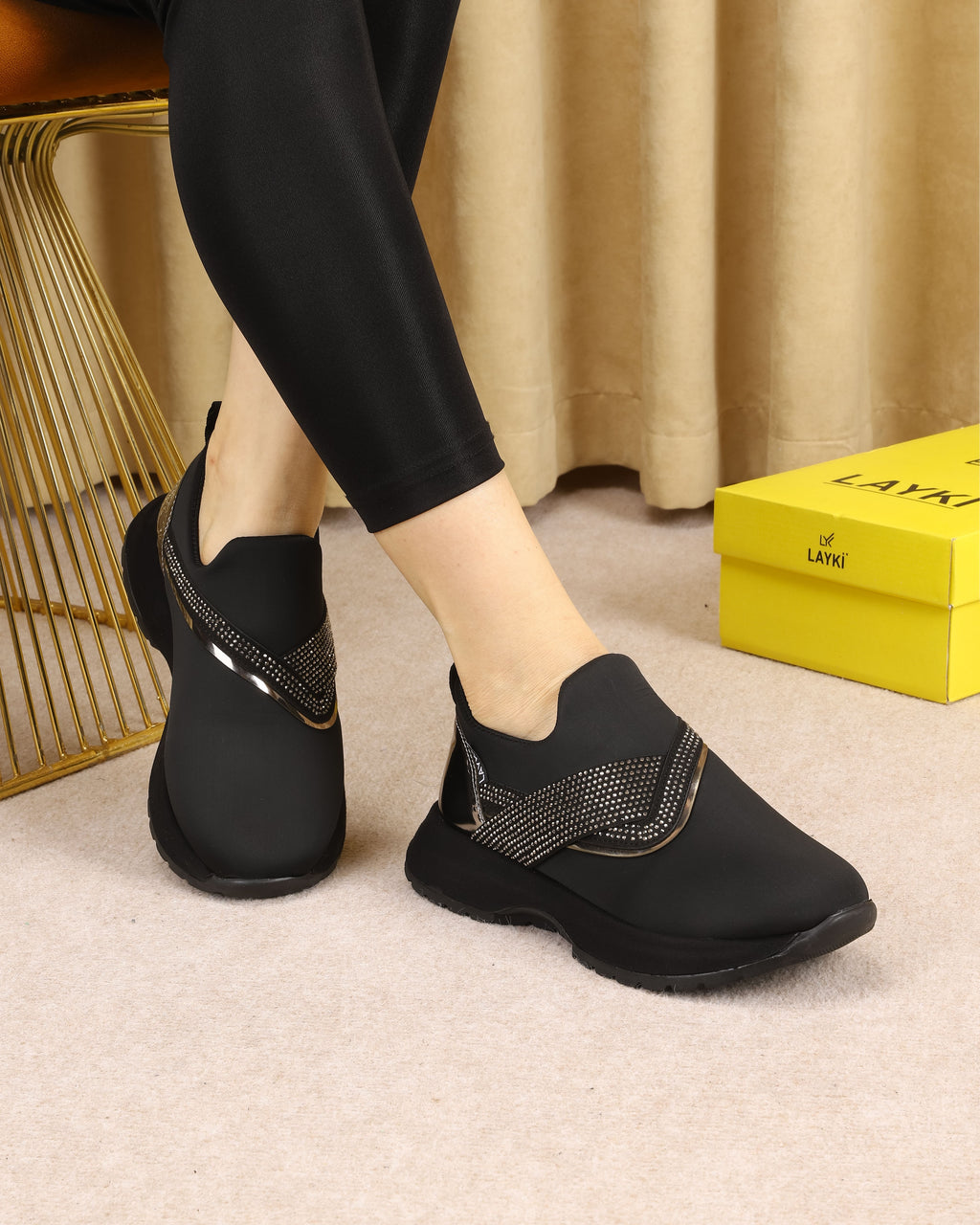 Women's shiny comfort shoes