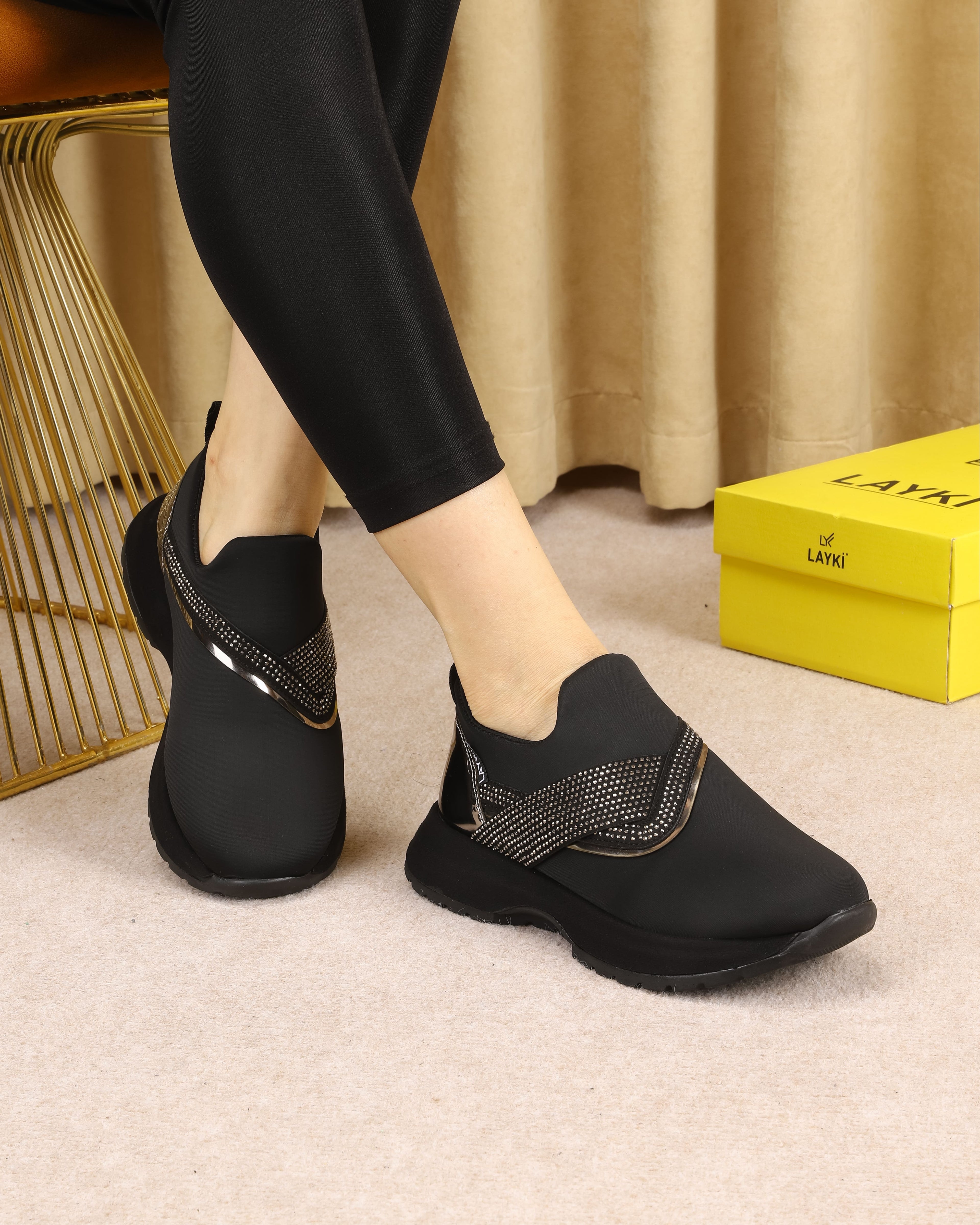 Women's shiny comfort shoes