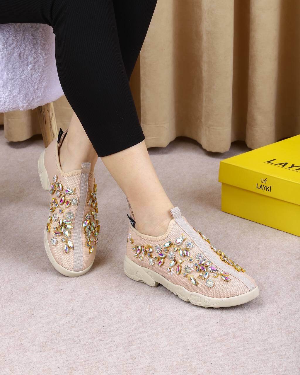 Women's comfortable crystal shoes