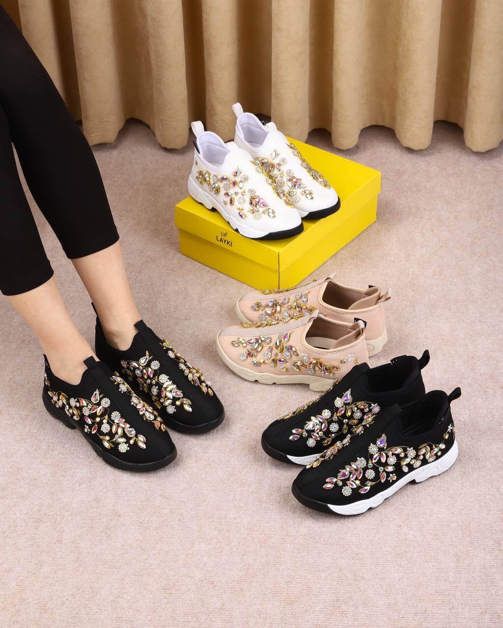 Women's comfortable crystal shoes